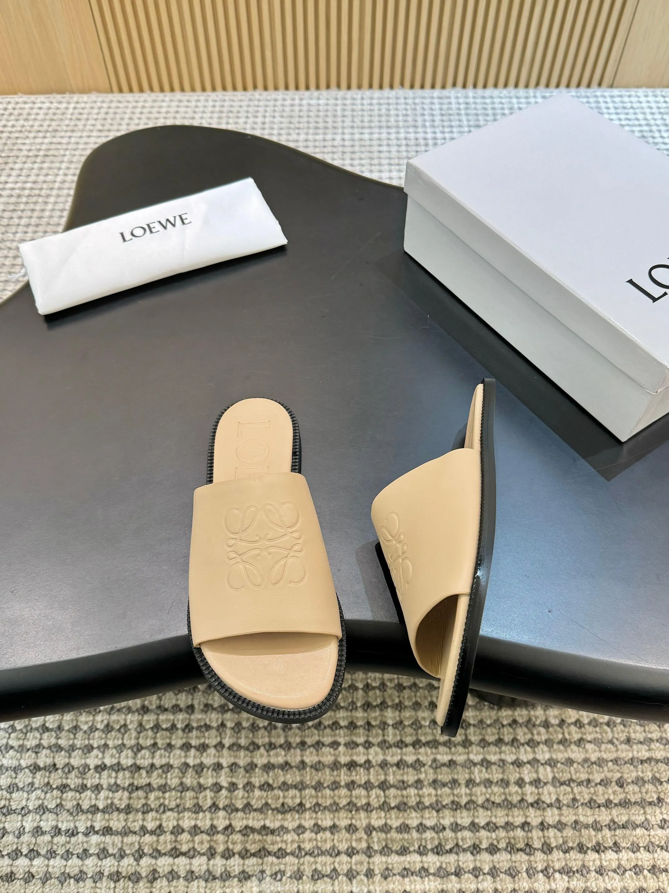 👟👟Ex-factory price 340👟👟 Genuine leather sole +40 LOEWE 25th spring and summer new style, same style for men and women, six colors to choose from. Code number:35-45